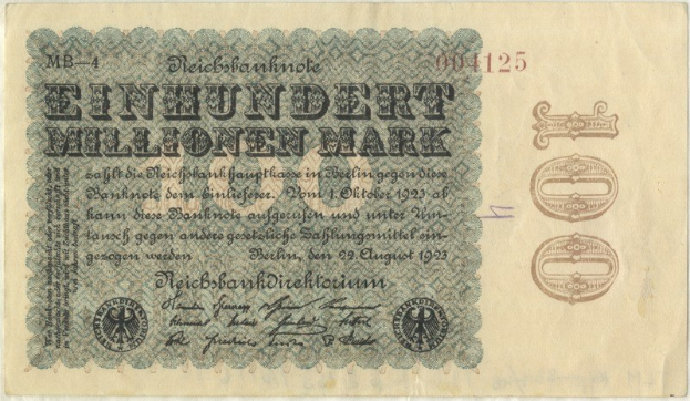 Eine 1923 deutsche Banknote mit der Aufschrift "Einhundert Millionen Mark".