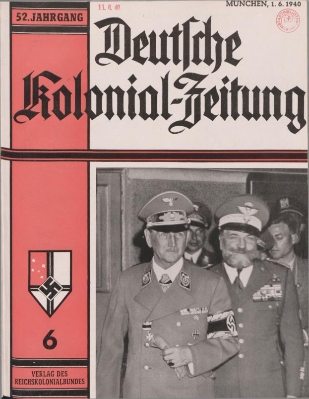 Buch mit dem Titel 'Deutsches Kolonial-Feitung', datiert auf 11/1940, mit einem Bild von Adolf Hitler auf dem Cover, umgeben von Leuten mit Mützen.