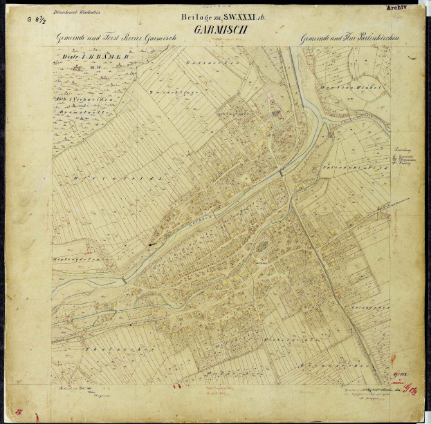 Schwarz-weiß-Karte von Garmisch-Partenkirchen, Deutschland, zeigt Straßen, Gebäude und Sehenswürdigkeiten auf dunklem Hintergrund.