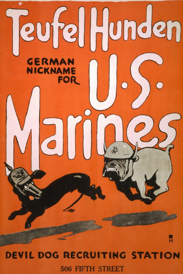 Oranges Plakat mit der Aufschrift "Teufelhunden für U.S. Marines - Devil Dog Recruiting Station" und zwei Hundebildern.