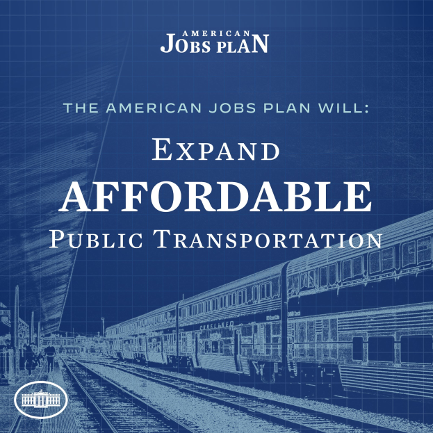 Plakat mit einem Zug auf Eisenbahnschienen mit mehreren Menschen in der Nähe, das den 'American Jobs Plan' bewirbt.