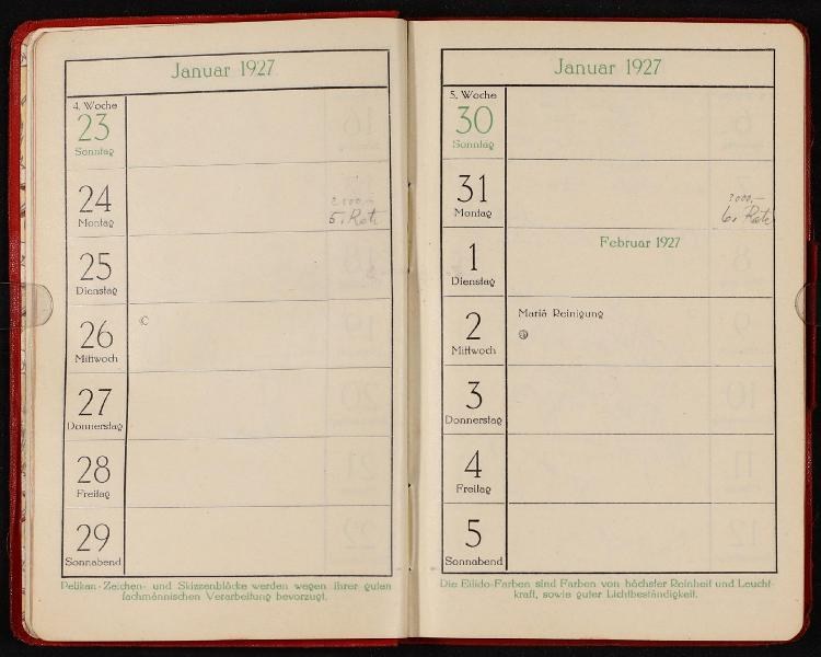 Offenes deutsches Tagebuch aus dem Jahr 1927 mit handgeschriebenen Zahlen und Text, auf einem offenen Buch gegen einen dunklen Hintergrund gelegt.