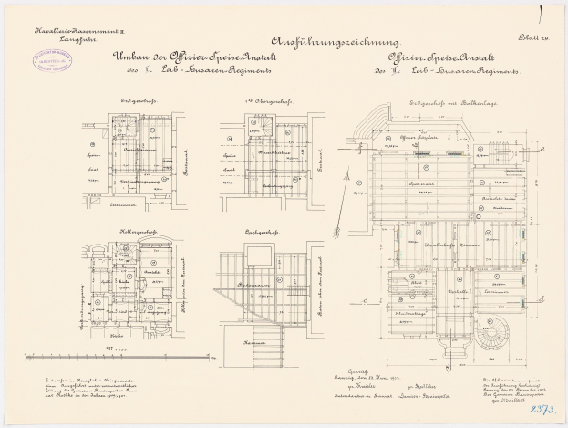 Ein detaillierter architektonischer Grundriss des ehemaligen Bundeskanzleramts in der Bundesrepublik Deutschland, der den Gebäudeaufbau mit Zeichnungen und Textanmerkungen zeigt.
