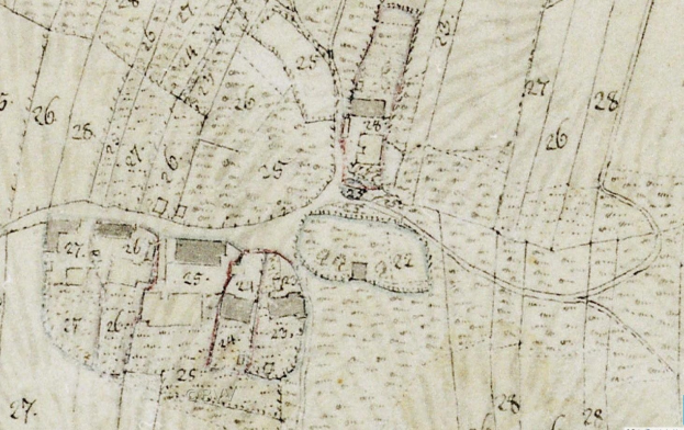 Ausführliche alte Stadtkarte mit nummerierten Gebäuden, Straßen und Text, die eine vorgeschlagene Baustelle am unteren Rand anzeigt.