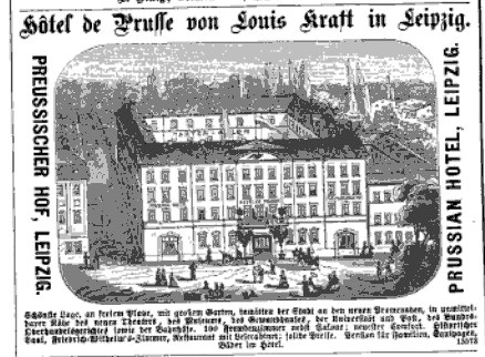 Schwarze und weiße Anzeige für ein Hotel in Leipzig, Deutschland, das sein Gebäude, umgebende Bäume und Menschen zeigt, begleitet von beschreibendem Text.