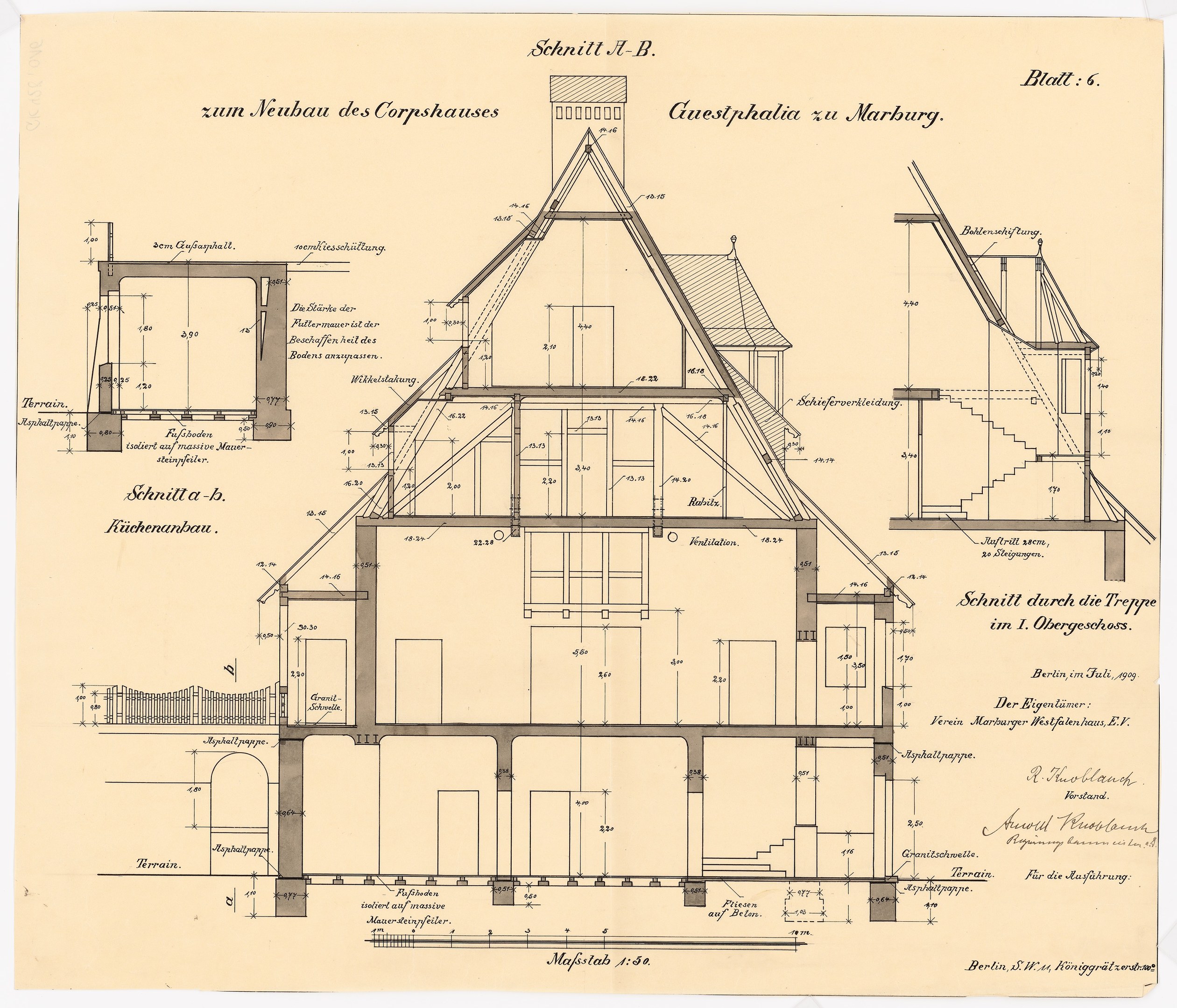 Schwarz-weißes Architekturzeichnung eines Hauses mit zahlreichen Fenstern und einem Dachfirst, beschriftet als erstes Haus in Deutschland, begleitet von detaillierten Plänen und Text.