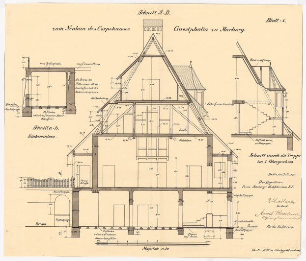 Schwarz-weißes Architekturzeichnung eines Hauses mit zahlreichen Fenstern und einem Dachfirst, beschriftet als erstes Haus in Deutschland, begleitet von detaillierten Plänen und Text.