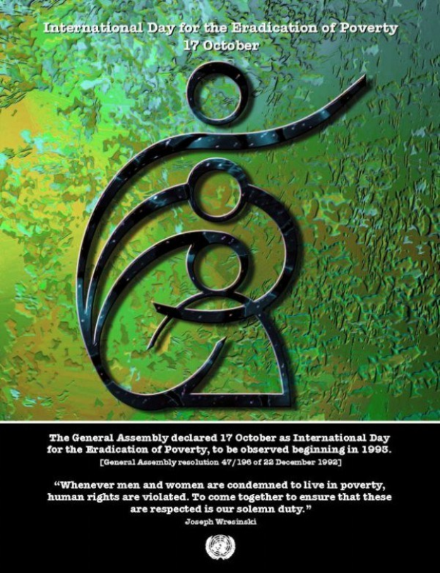Plakat zum Internationalen Tag zur Beseitigung der Armut mit kreisförmigem Logo mit einer Hand in einem Lorbeerkranz, fettem weißen "Internationaler Tag"-Text, hellblauem Hintergrund und weißem Rand.