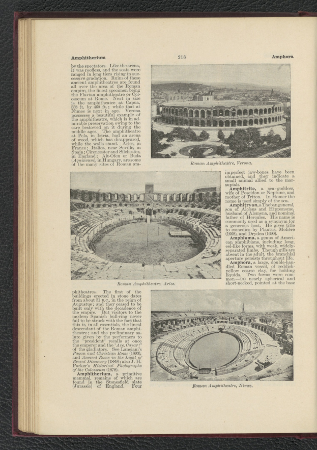 Ein aufgeschlagenes Buch mit einem Bild eines Stadions und Texten und anderen Bildern, das Informationen über das Stadion enthält.