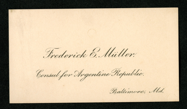 Schwarz-weißes Foto einer Visitenkarte mit der Aufschrift "Frederick E. Miller Consult für die argentinische Republik."